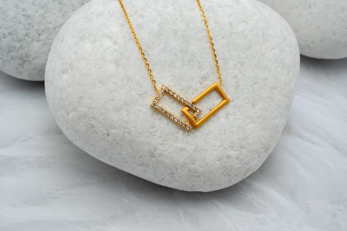 Interlocked Rectangles PENDANT WITH CHAIN