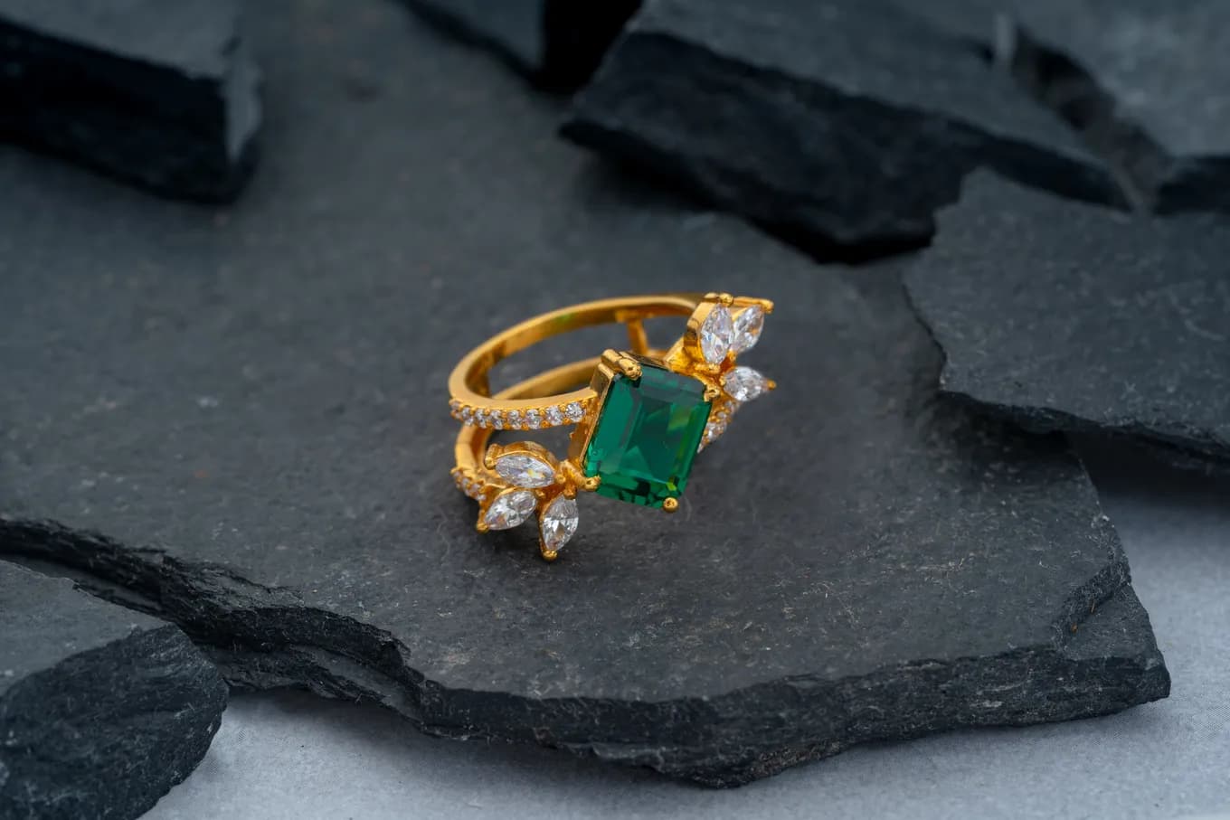 Lushy Green Ring
