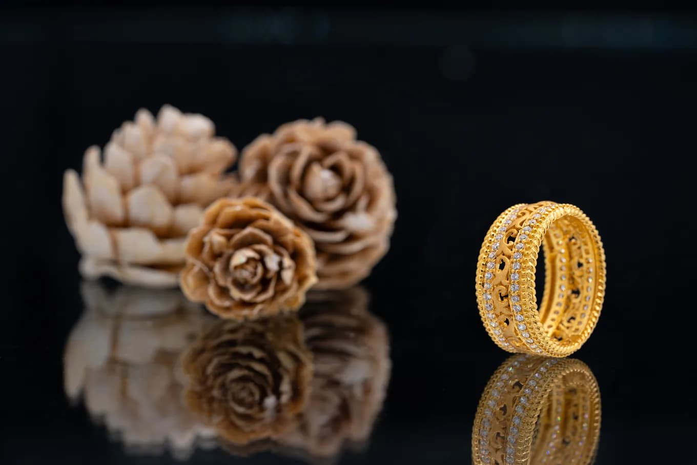 Artistic Gold Band