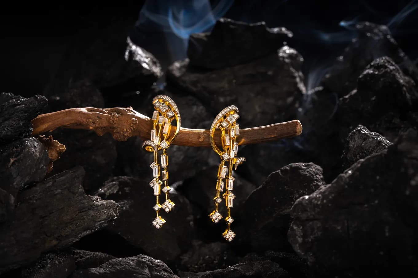 WHISPERS OF ELEGANCE DIAMOND EARRINGS(18K WITH NATURAL DIAMONDS)