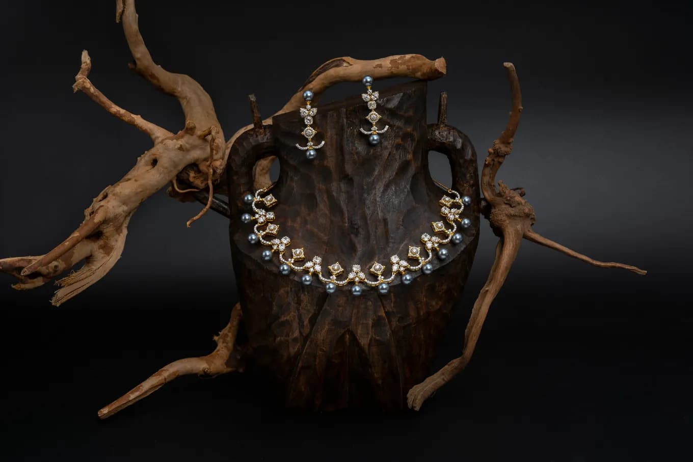 Lustrous diamond set – handcrafted gold NECKLACE SETS