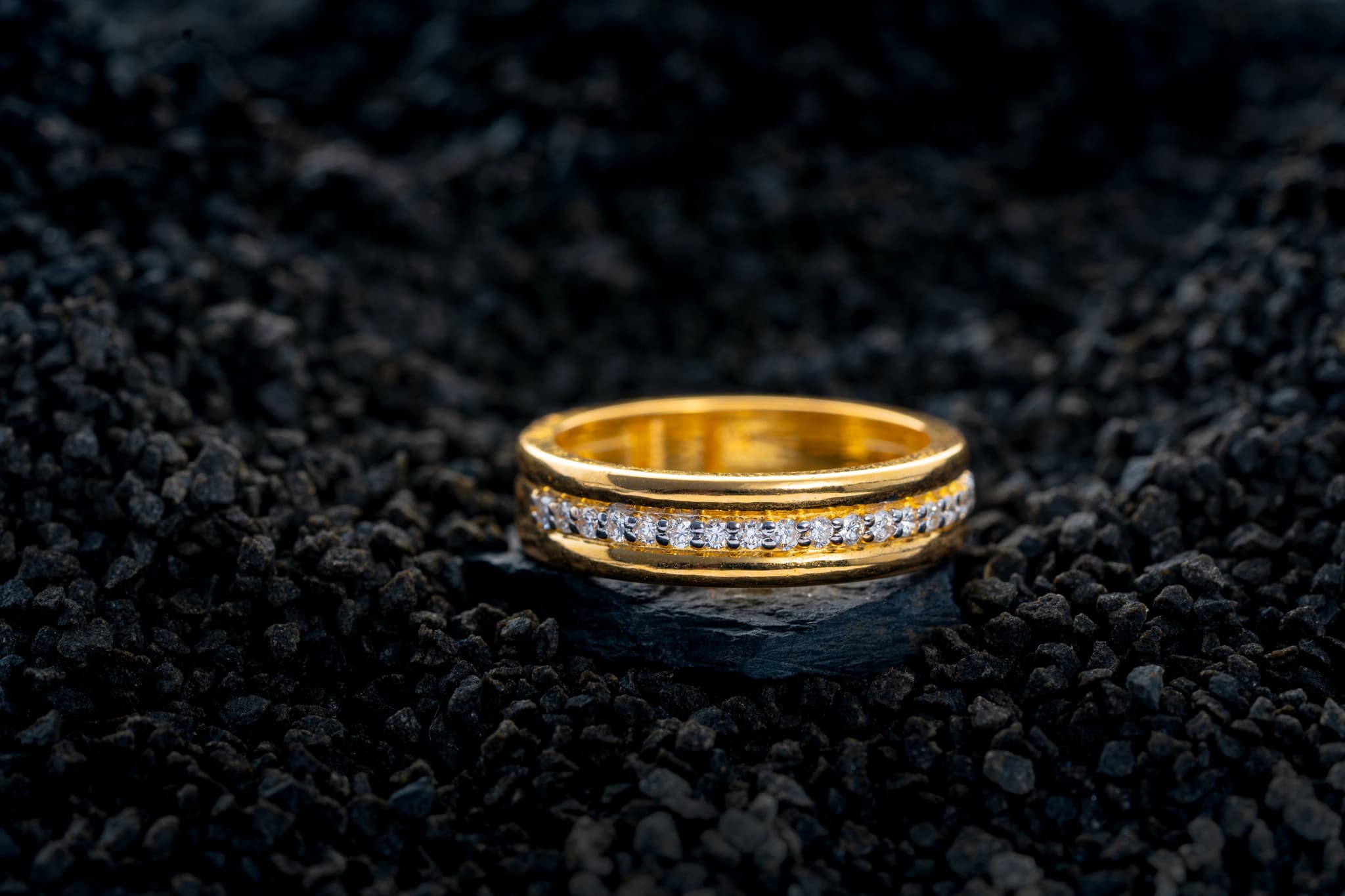 DIAMOND STUDDED BAND RING(14K WITH NATURAL DIAMONDS)