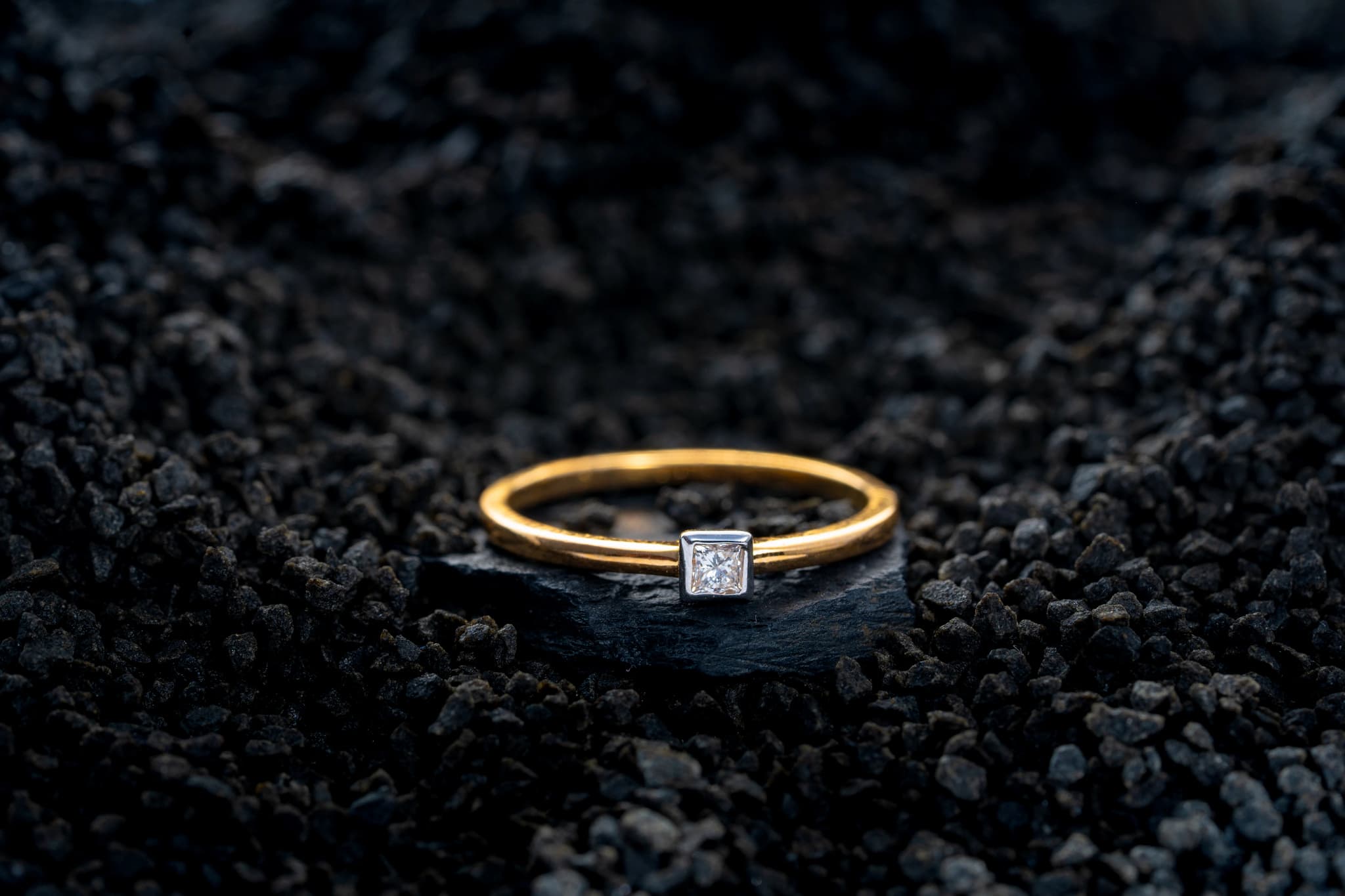 SHINNING SQUARE DIAMOND RING (18K WITH LAB GROWN DIAMONDS)