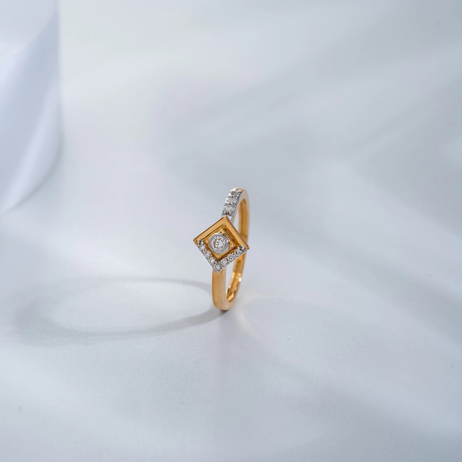 SUNLIT GRACE DIAMOND RING(14K WITH NATURAL DIAMONDS)