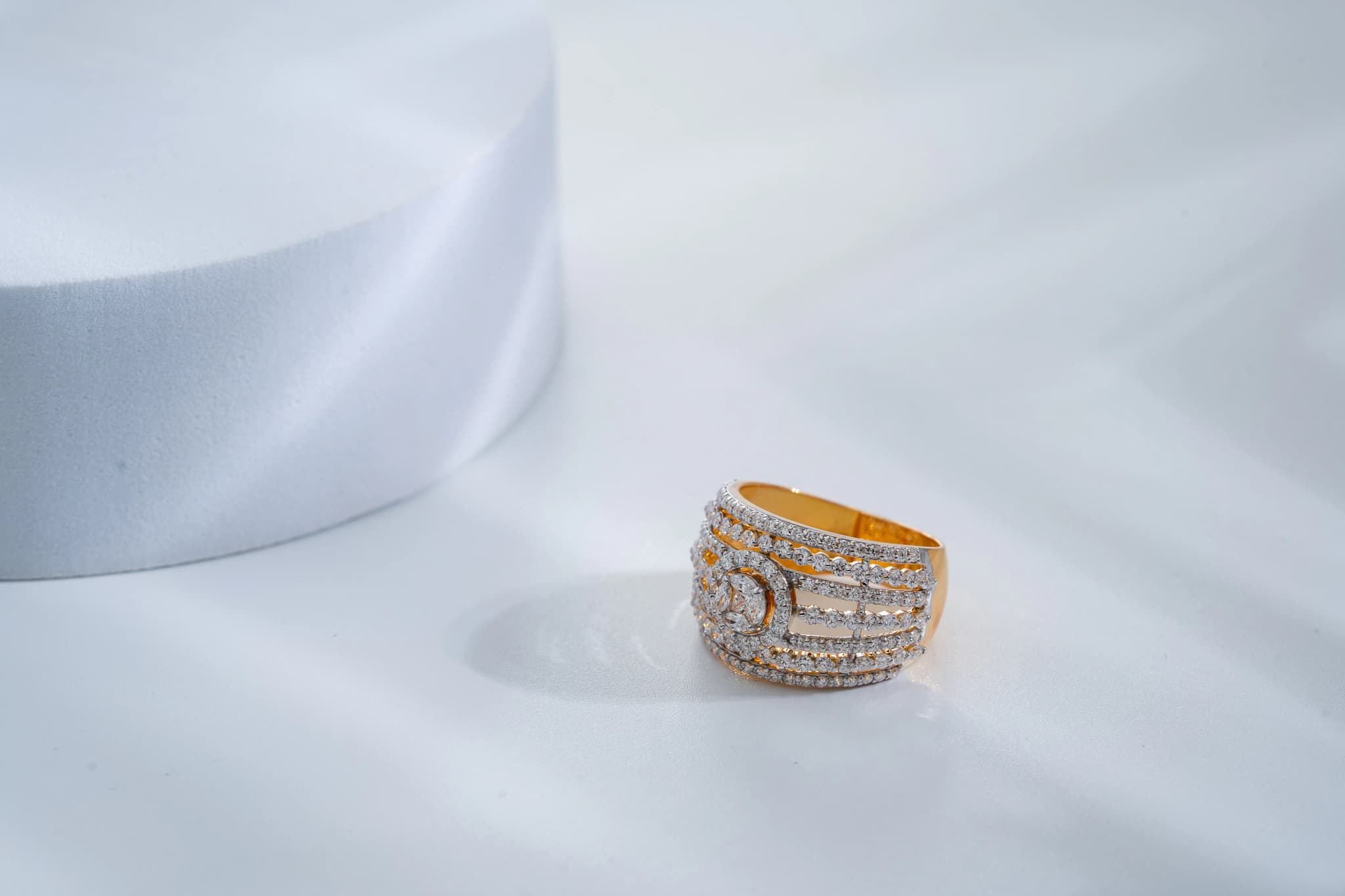 SPARKLING GRID DIAMOND RING (18K WITH NATURAL DIAMONDS)