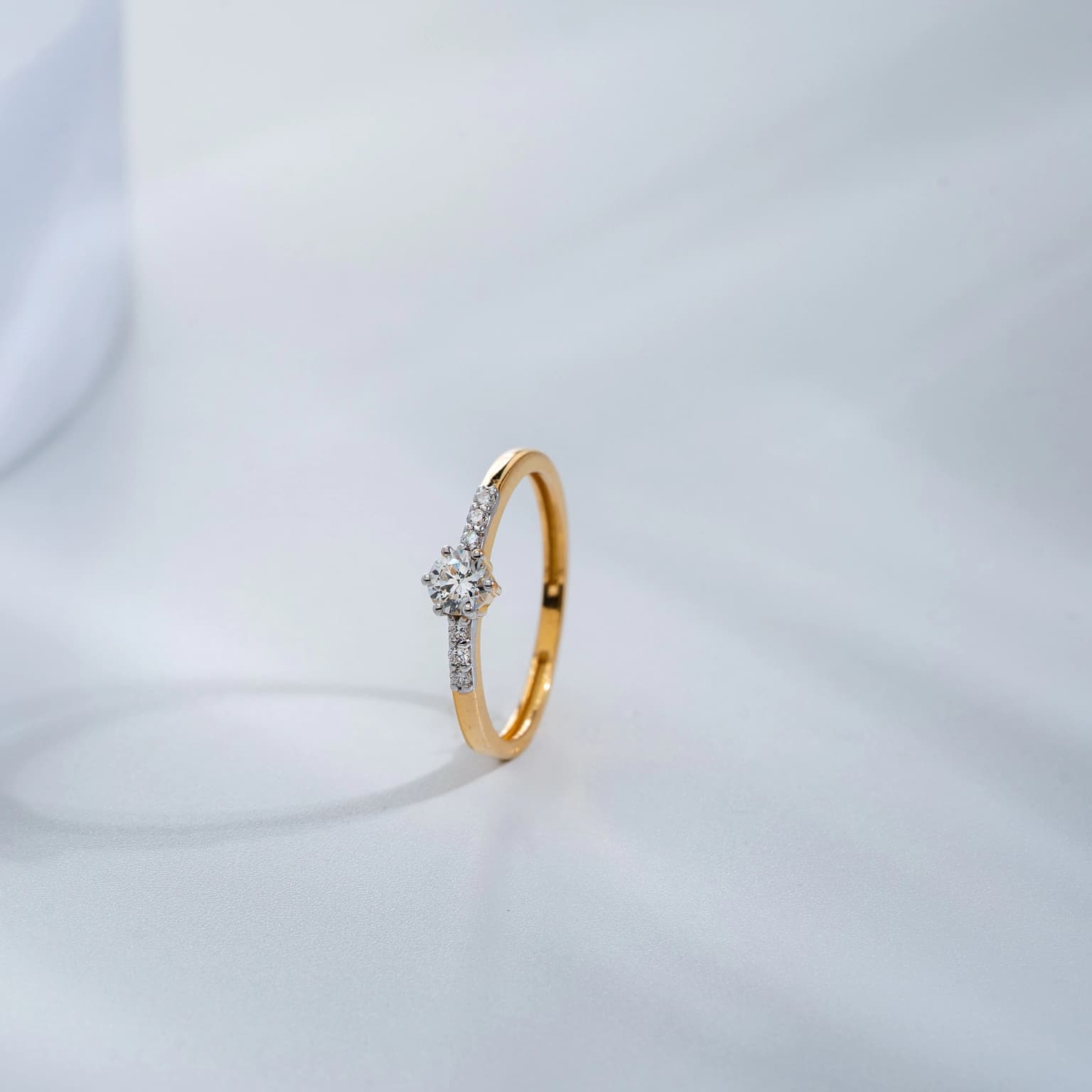 ENDLESS GLOW RING (18K WITH LAB GROWN DIAMONDS)