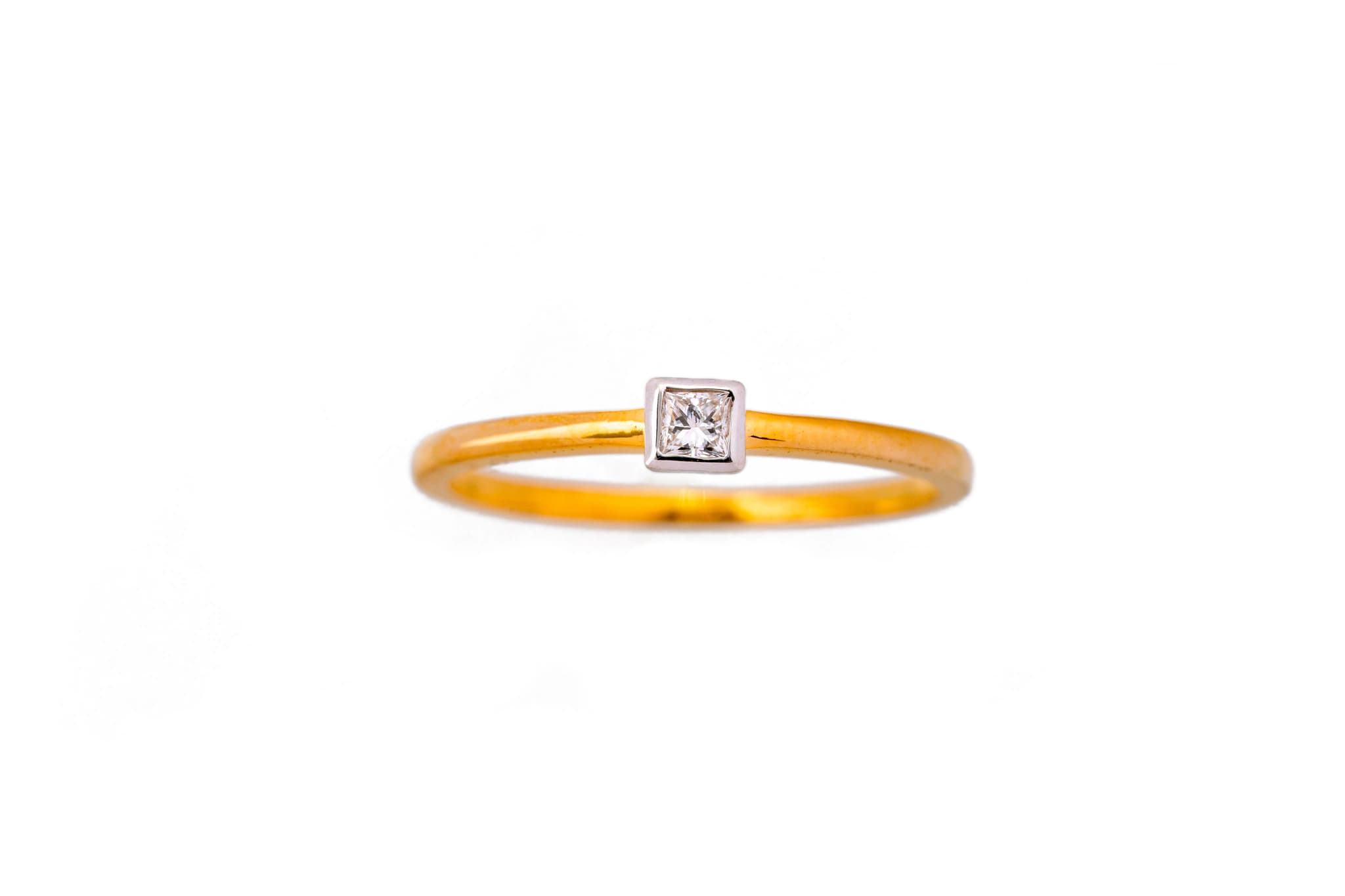 SHINNING SQUARE DIAMOND RING (14K WITH LAB GROWN DIAMONDS)