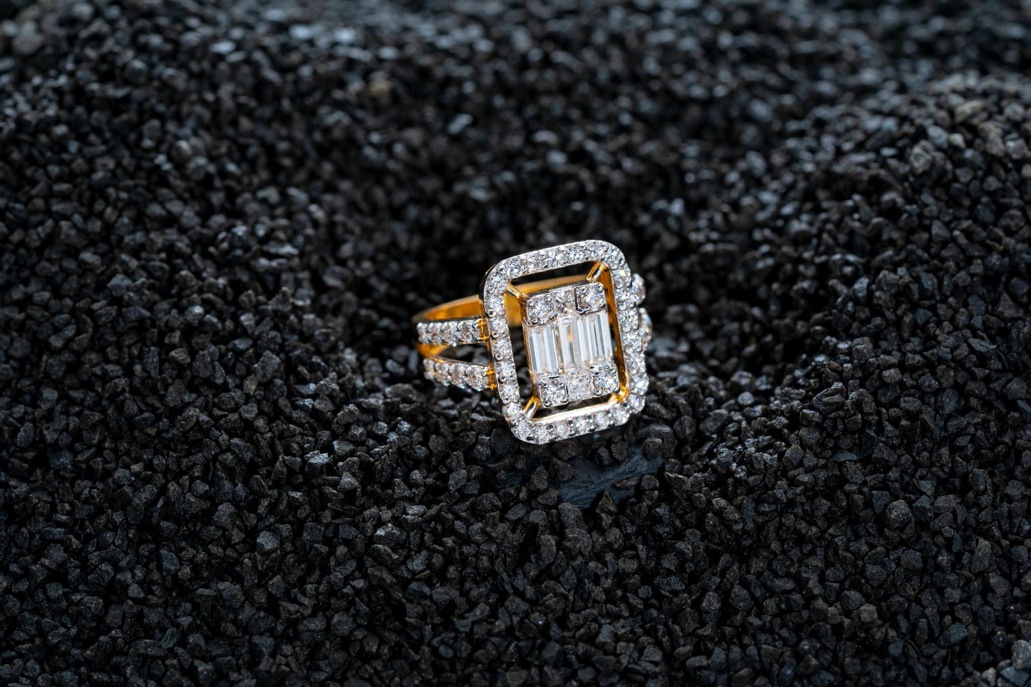 BAGUETTE BURST DIAMOND RING (18K WITH NATURAL DIAMONDS)