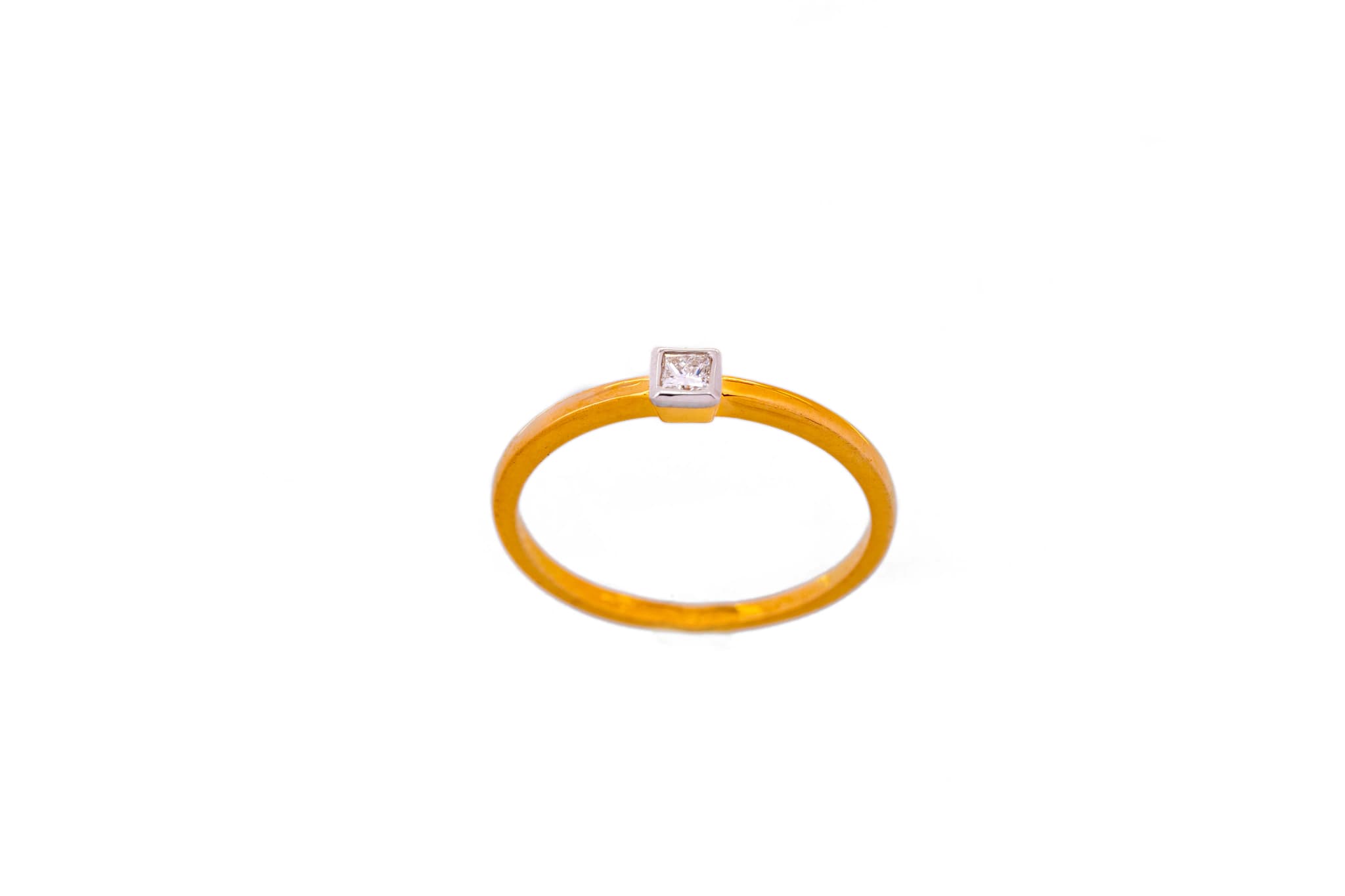 SHINNING SQUARE DIAMOND RING (18K WITH NATURAL DIAMONDS)