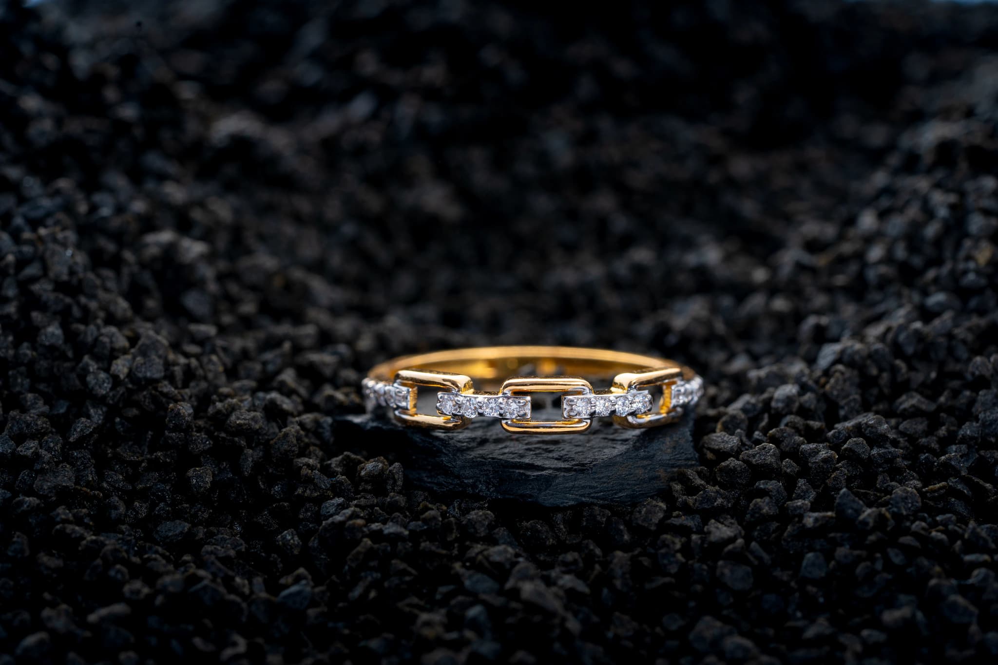MINIMALIST DIAMOND RING(18K WITH LAB GROWN DIAMONDS)