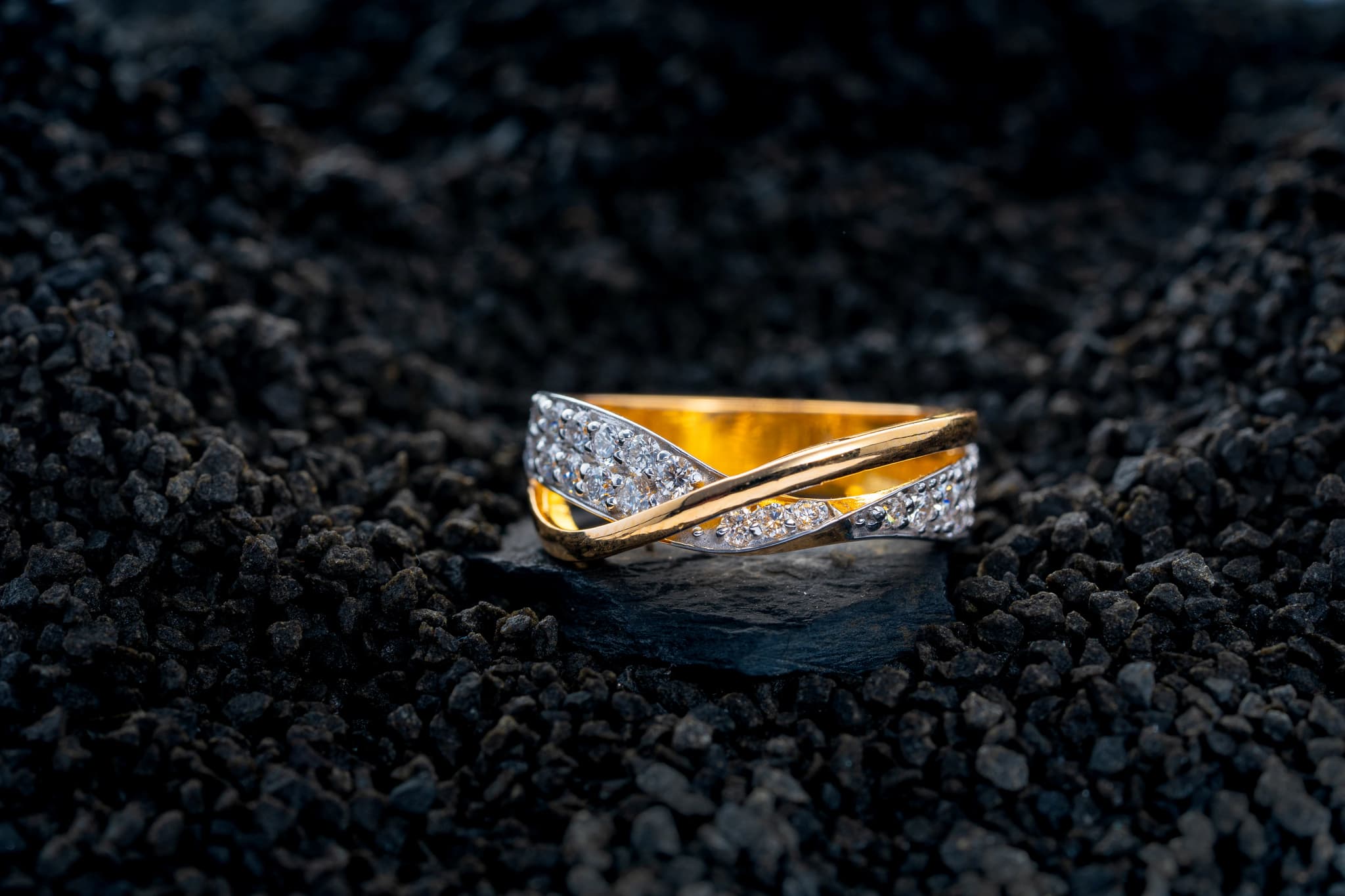 GRACEFUL WAVY RING(18K WITH NATURAL DIAMONDS)