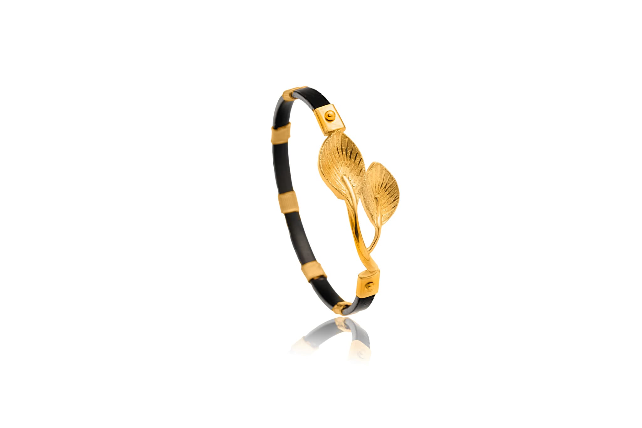 LEAF CHARM GOLD NOA BANGLE