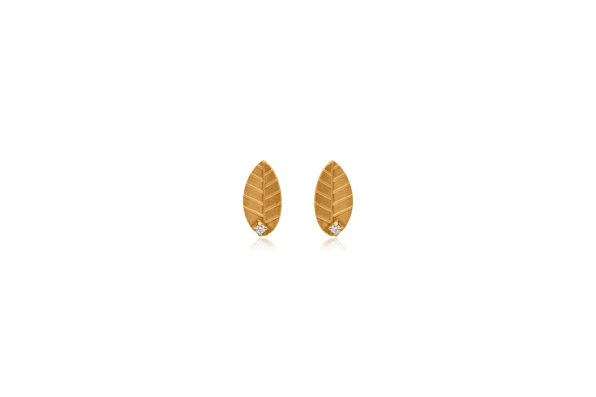 Subtle spark leaf diamond pendant set – handcrafted gold Pendant Sets (alternate view)