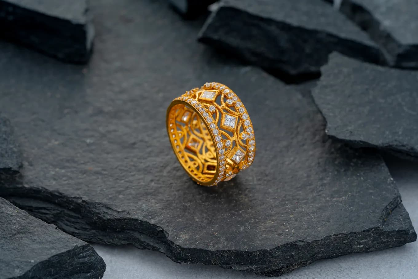 Stone embedded ring – handcrafted gold RINGS