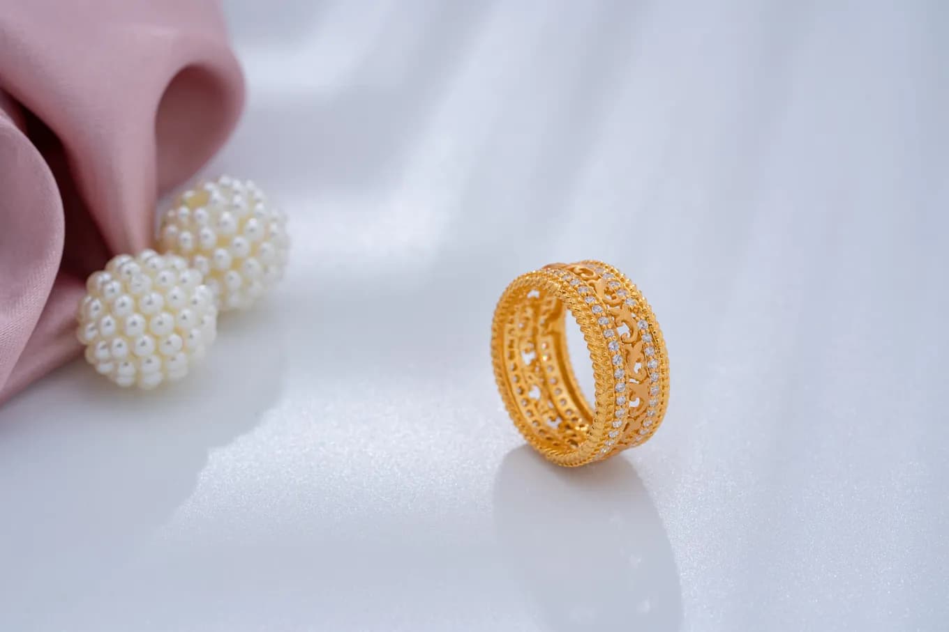 Artistic gold band – handcrafted gold RINGS