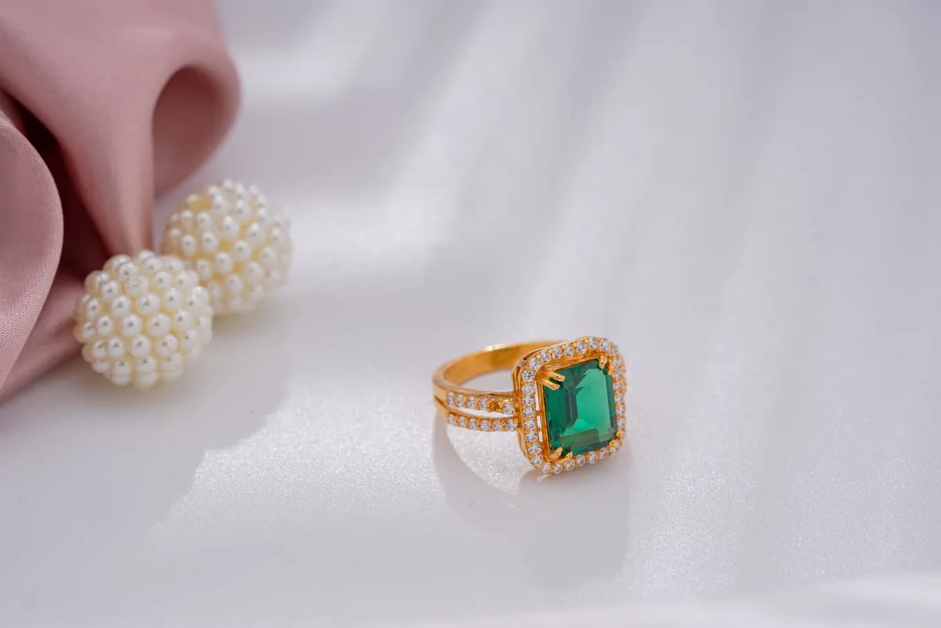 Sparkling green stoned ring – handcrafted gold RINGS