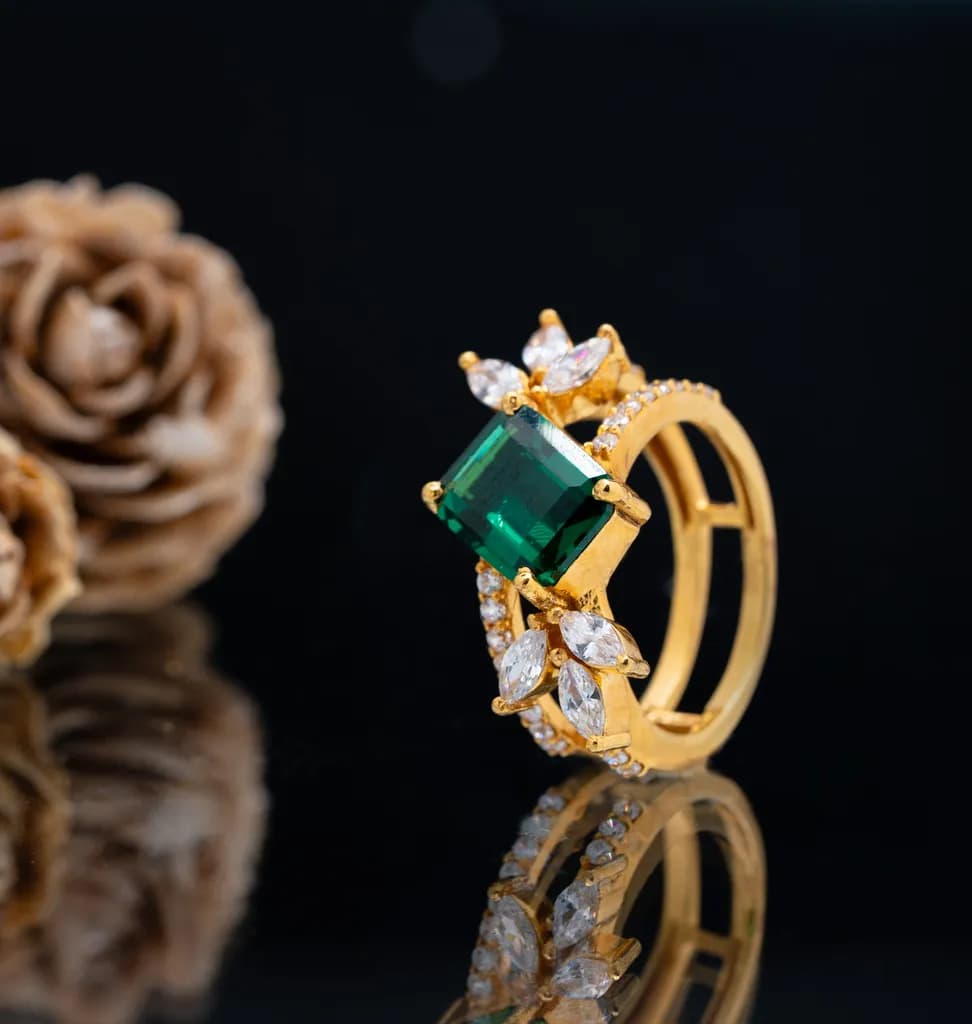 Lushy green ring – handcrafted gold RINGS (alternate view)